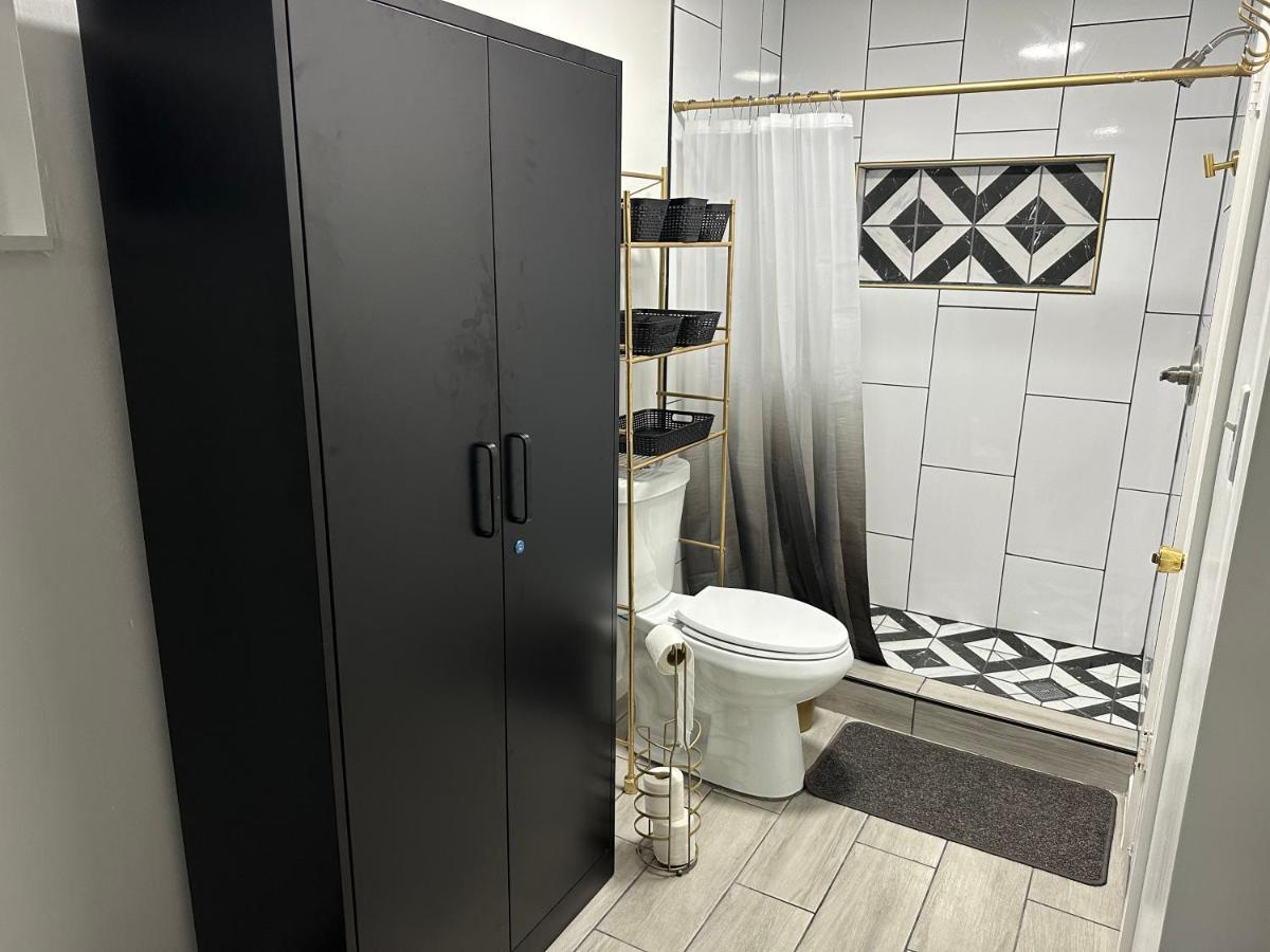 Homestay Miami Peaceful King Bed With 65 Inch Smart Tv, Netflix, Airplay, Ergonomic Desk And 500 Mbps Wifi Near Fiu, Dolphin Mall, Airport