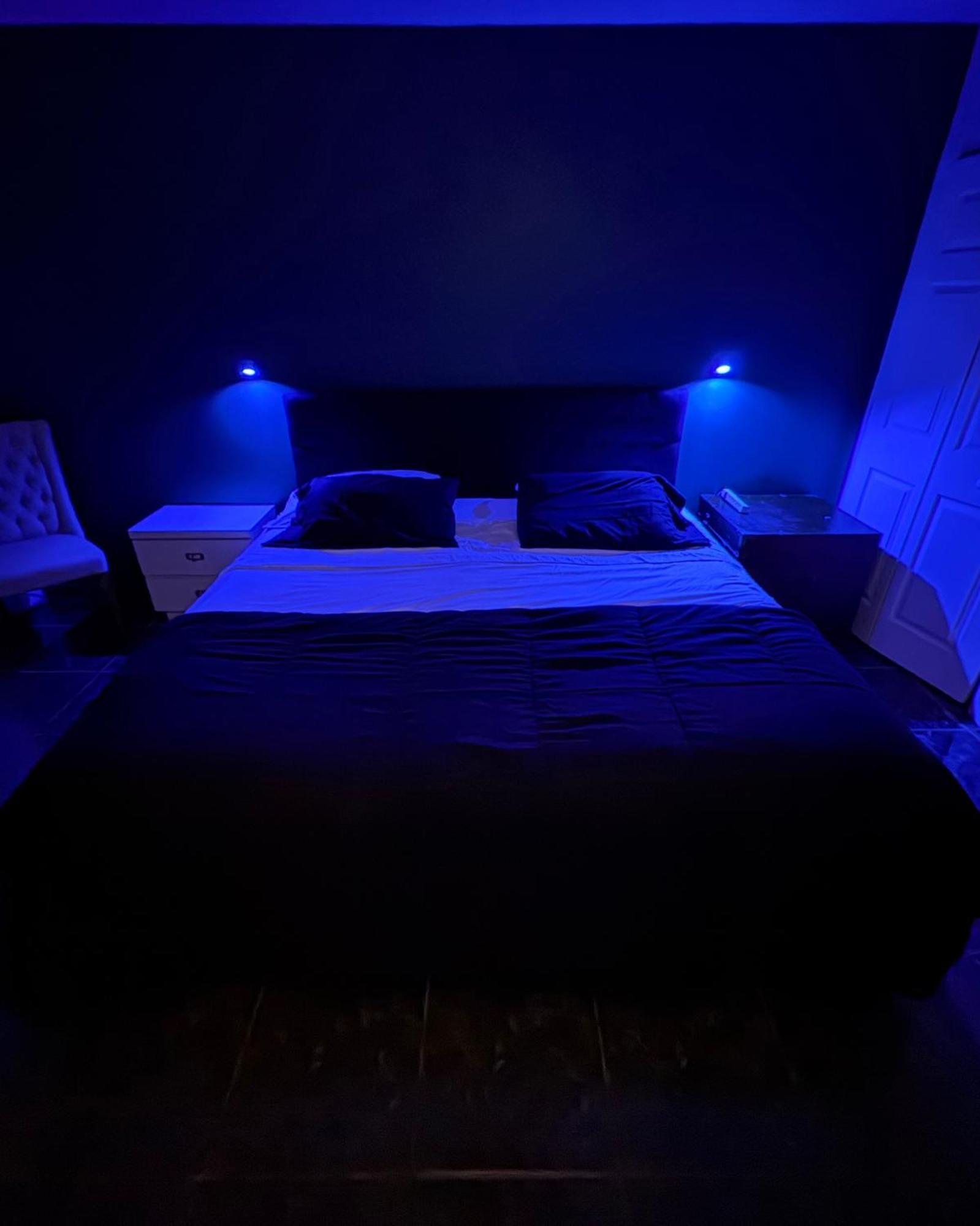 Miami Peaceful King Bed With 65 Inch Smart Tv, Netflix, Airplay, Ergonomic Desk And 500 Mbps Wifi Near Fiu, Dolphin Mall, Airport Miami