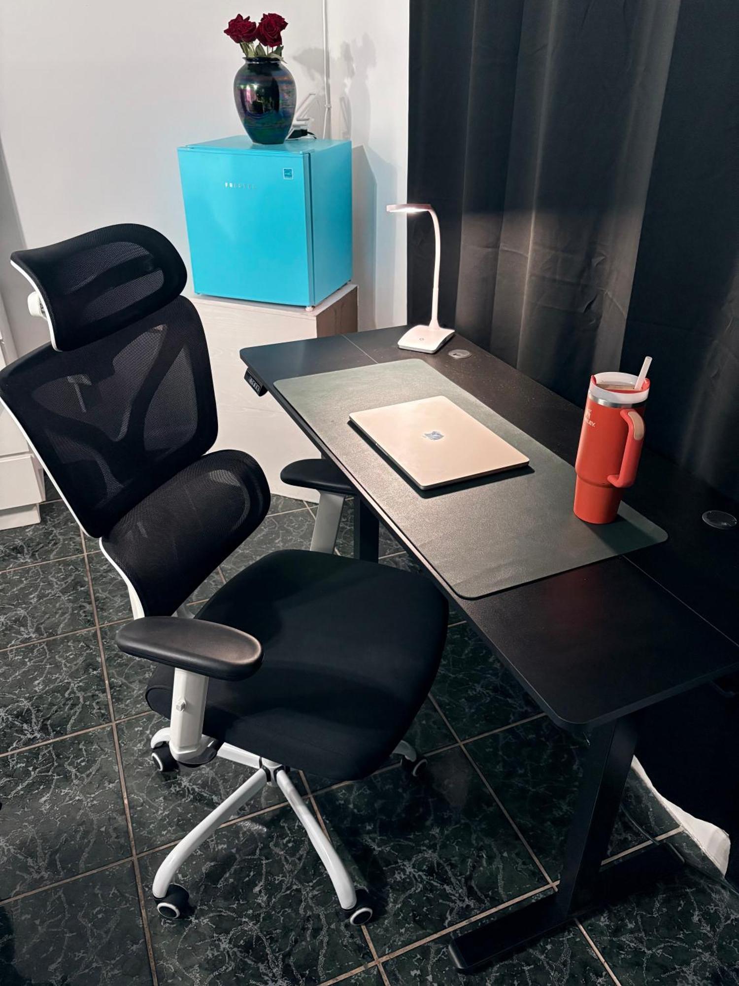 Miami Peaceful King Bed With 65 Inch Smart Tv, Netflix, Airplay, Ergonomic Desk And 500 Mbps Wifi Near Fiu, Dolphin Mall, Airport Homestay Miami